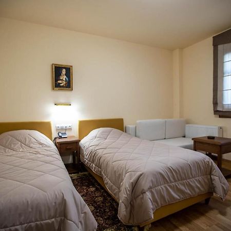 Rentinia Inn Rentina Bagian luar foto