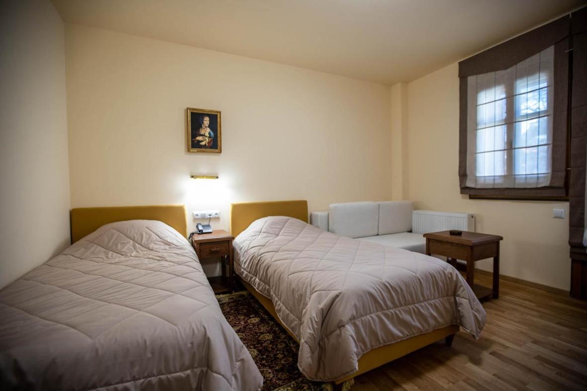Rentinia Inn Rentina Bagian luar foto